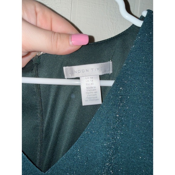 London Times Green Glitter Twist Front Ruffle Hem Cocktail Dress NWT Size 10 - Picture 3 of 5